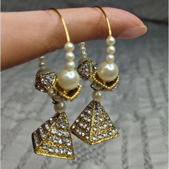 Handmade pearl & stone earrings. - Picture 1 of 4